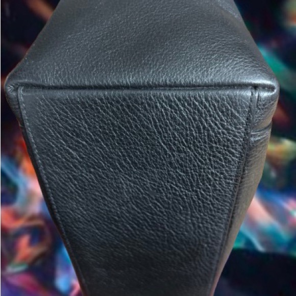 Coach Black Tote Bag with Spacious Design and Sturdy Handles - Picture 7 of 10